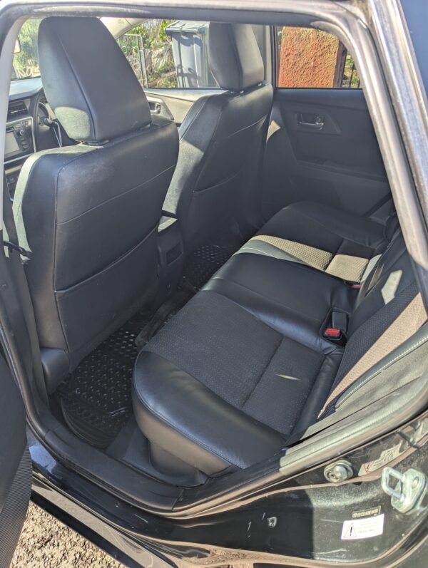 Toyota Auris 2015 Hybrid - Image 7